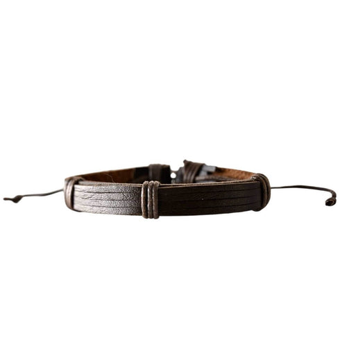 Verstellbares dunkelbraunes Lederarmband mit verbundenen Strängen, breit