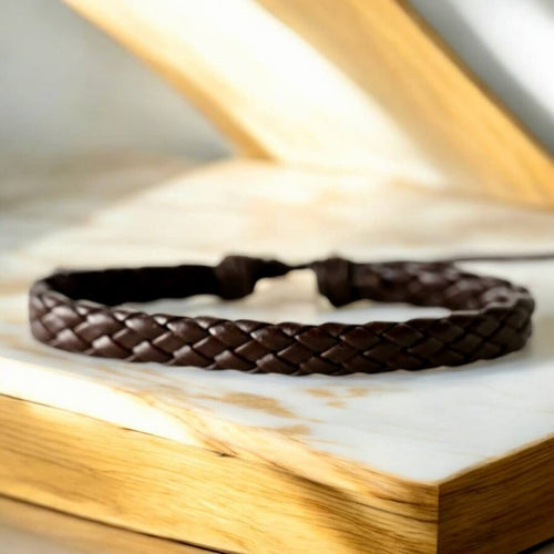 Verstellbares eng geflochtenes Lederarmband, dunkelbraun, schmal