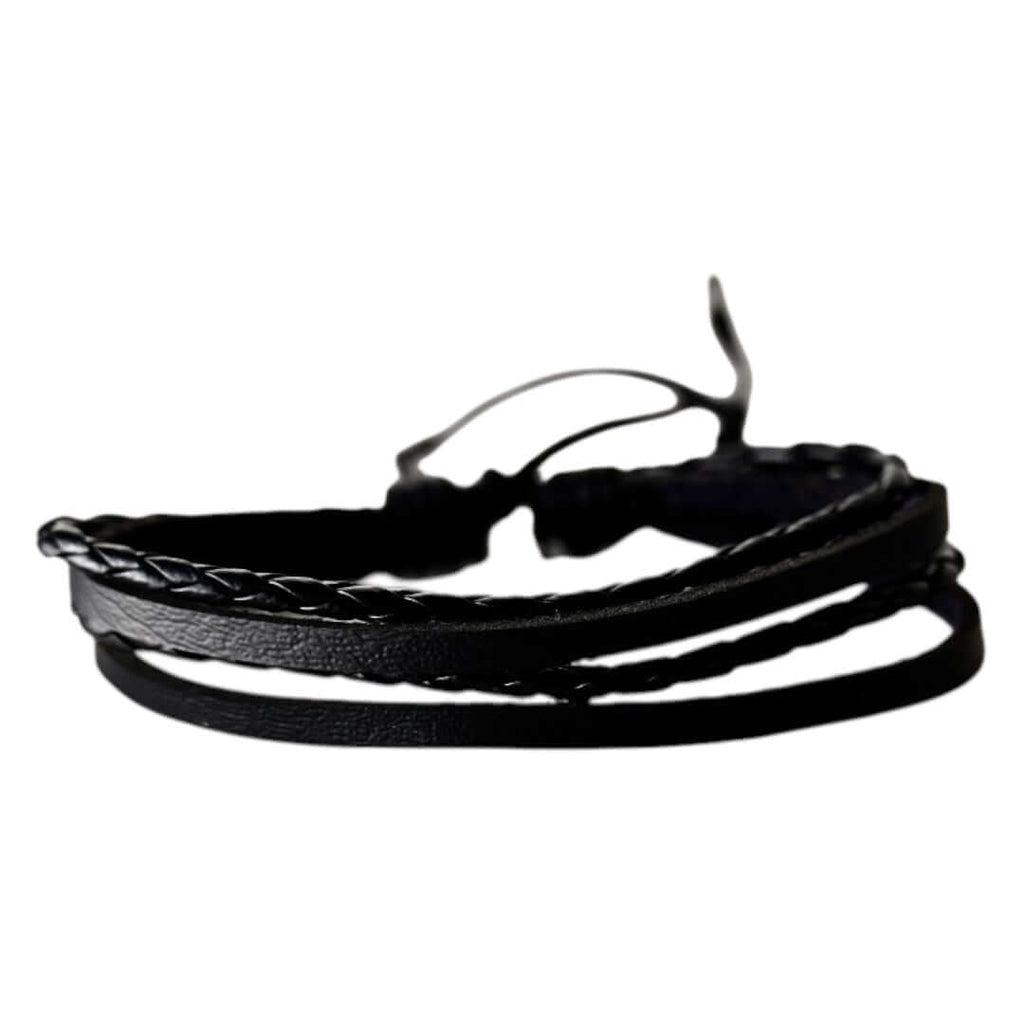 Verstellbares schwarzes Lederarmband mit geflochtenen Strängen