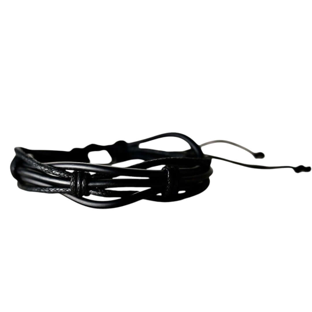 Verstellbares schwarzes Lederarmband mit verbundenen Strängen