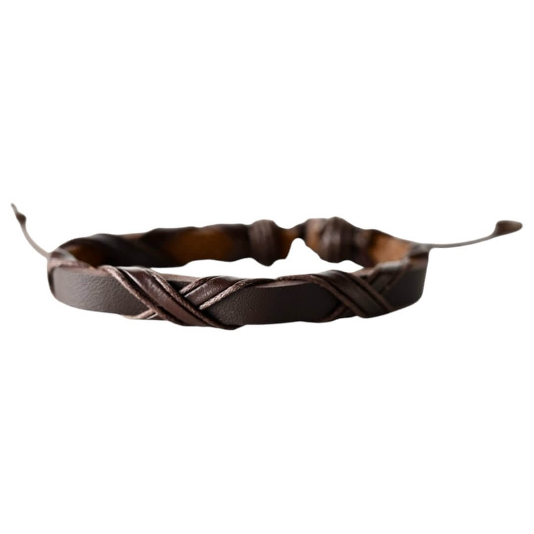 Verstellbares dunkelbraunes Lederarmband mit gekreuzten Schnüren