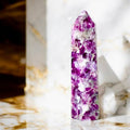 Lepidolith Obelisk – lila Glanz für innere Balance