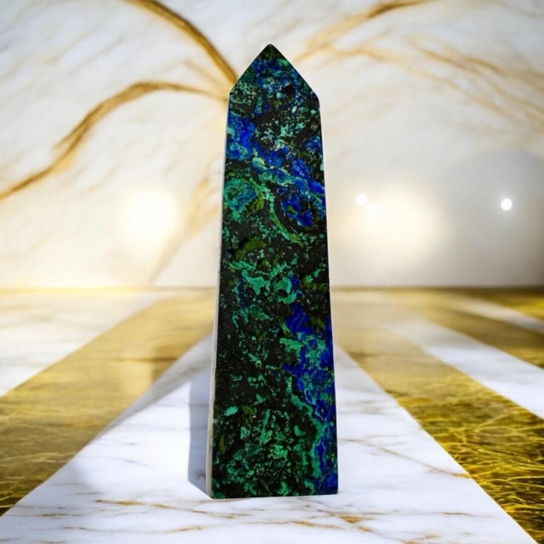 Malachit-Azurit Obelisk – die perfekte Symbiose von Grün und Blau