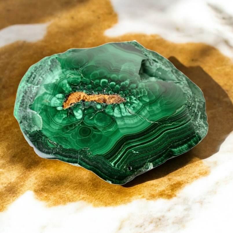 Edelstein-Scheibe aus Malachit – harmonisches Naturmuster zum Sammeln