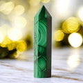 Malachit Obelisk – schützende Energie in Form gebracht