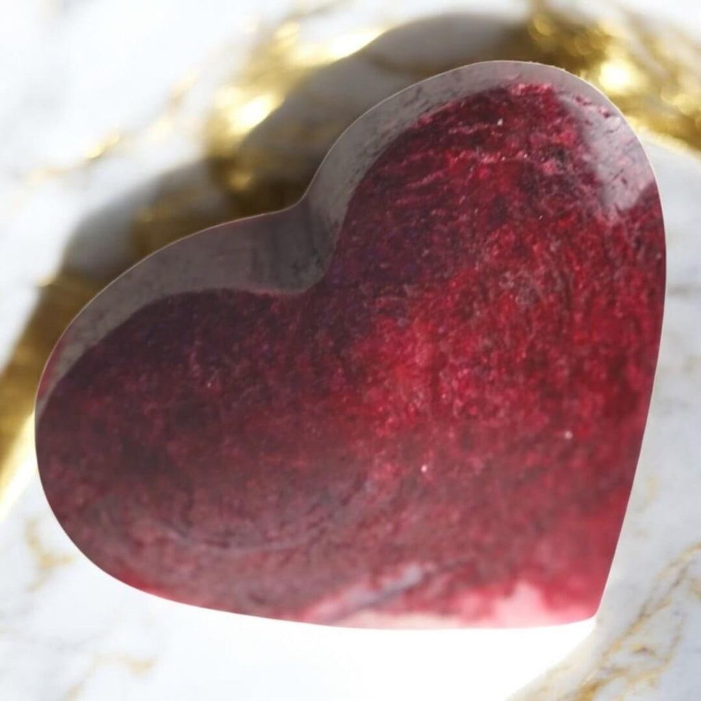 Rotes Mondstein Herz – leuchtendes Rot für Liebe, Kreativität und Wohlbefinden
