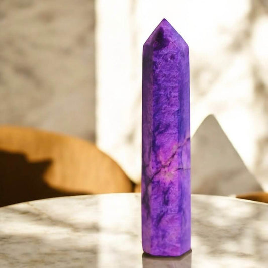 Lila Mondstein Obelisk – Harmonie und feminine Kraft