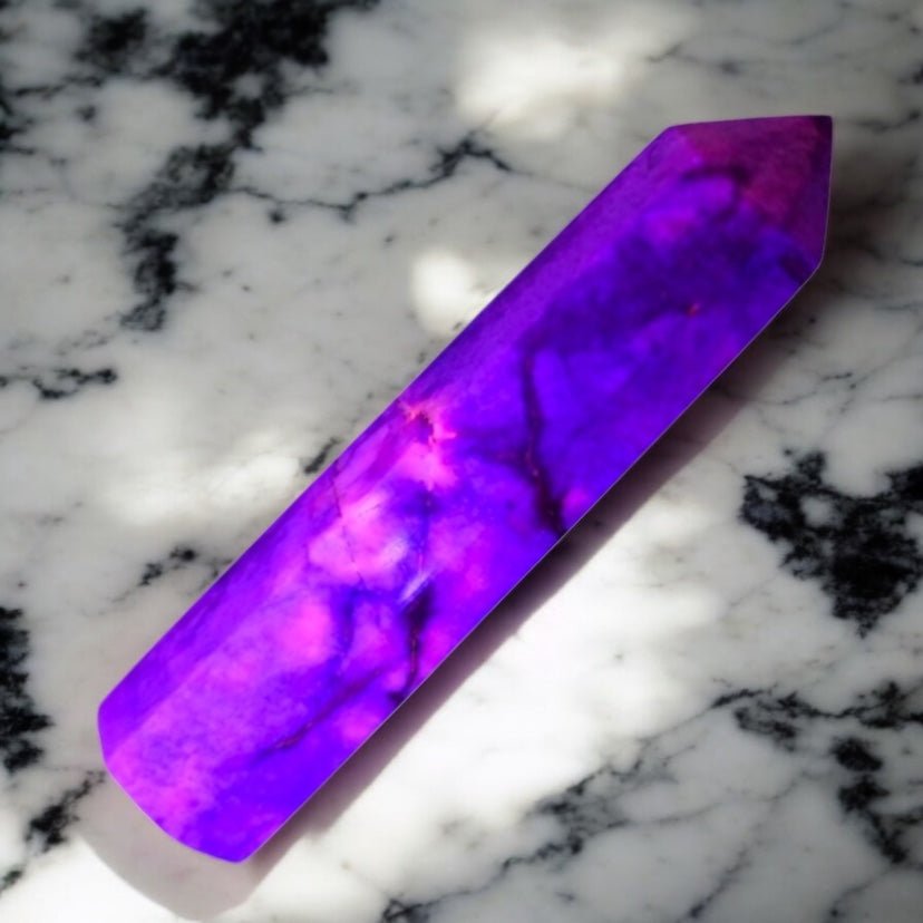 Lila Mondstein Obelisk – Harmonie und feminine Kraft