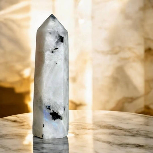 Mondstein Obelisk – fokussierte Energie und spirituelle Ausrichtung