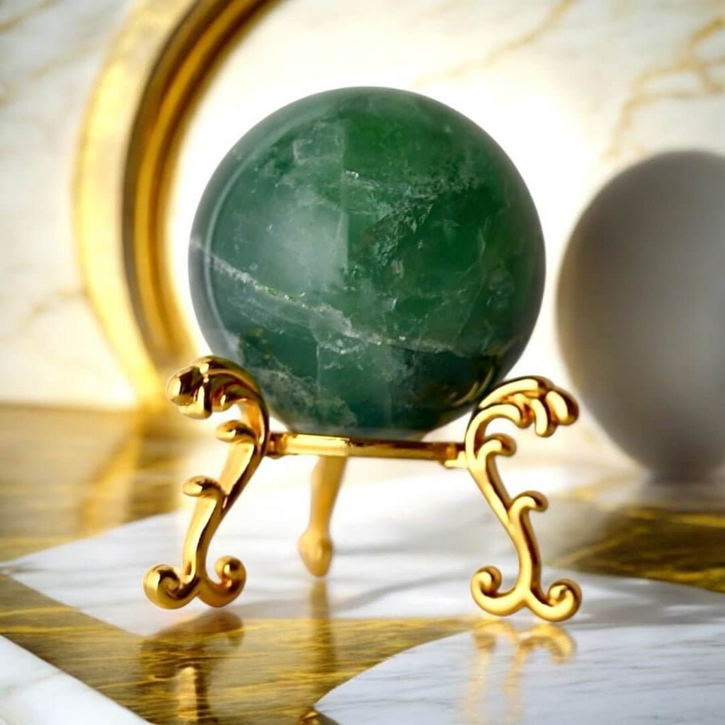 Natürliche Fluorit Kugel – intensive grüne Farbakzente für Wohnräume