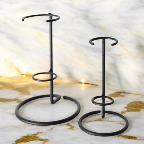 Dekorativer Obeliskhalter in Schwarz – schlicht & modern