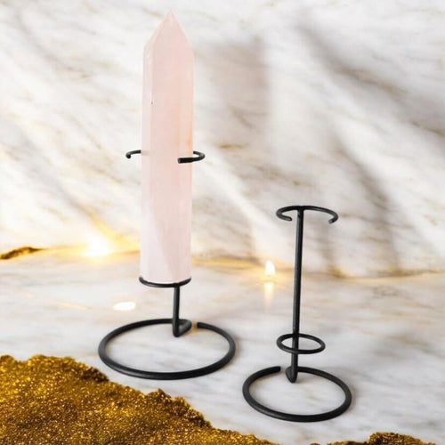 Dekorativer Obeliskhalter in Schwarz – schlicht & modern