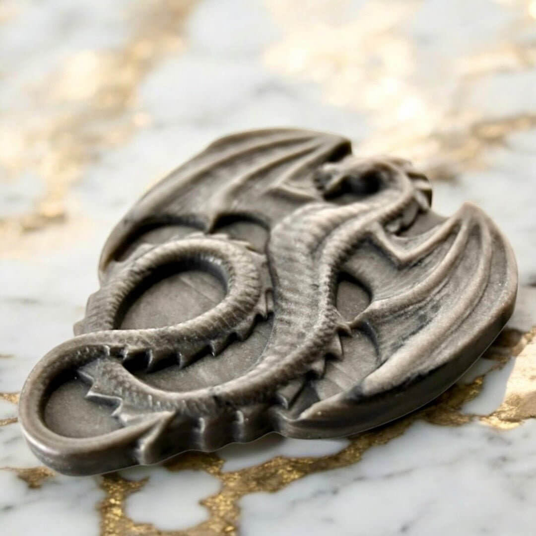 Drache aus Silber Obsidian – Mystische Naturfigur voller Kraft und Eleganz