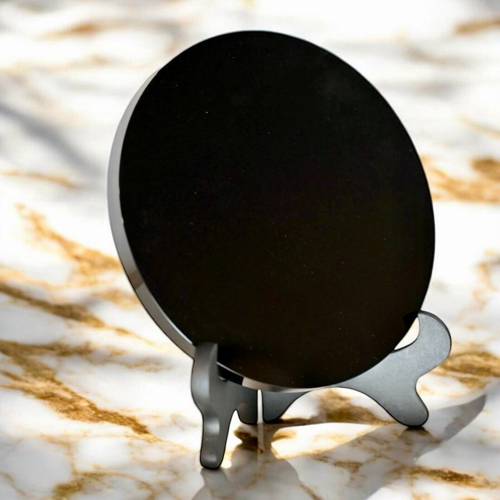 Spiegel aus Obsidian mit Halter – Schlichtes, kraftvolles Highlight für Raum und Ambiente