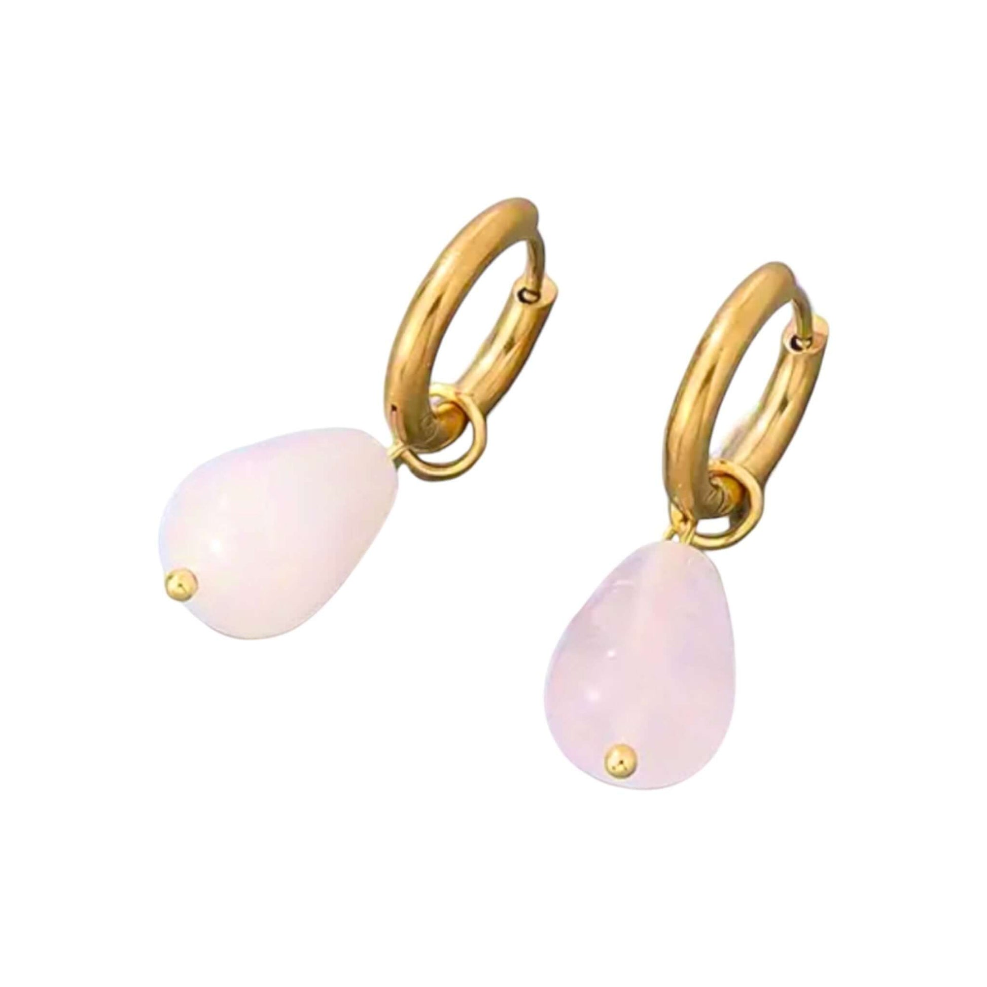 Elegante goldene Ohrringe mit tropfenförmigen Rosenquarz