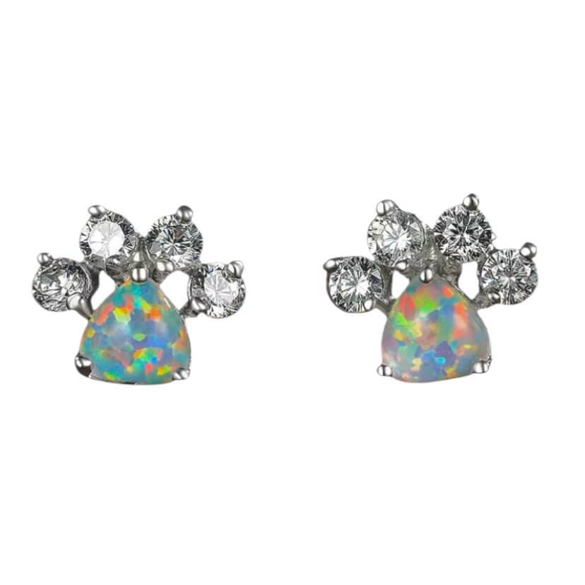 Glänzende Ohrstecker in Silber mit Opal – süßes Pfoten-Design