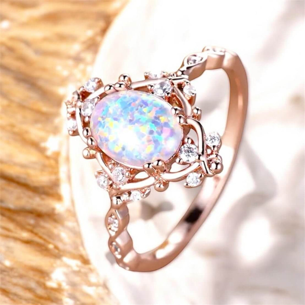 Funkelnder Ring mit umrahmtem Opal – elegantes Schmuckstück für leuchtende Akzente