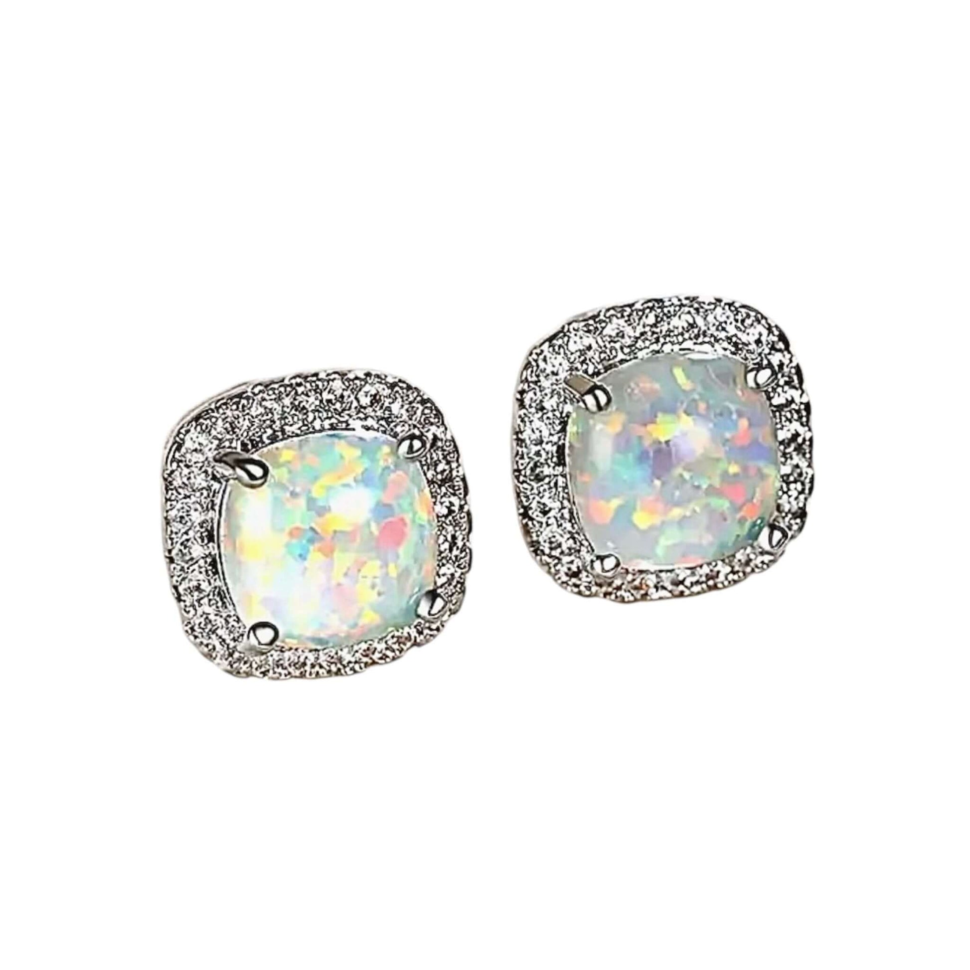 Silberne funkelnde Ohrringe mit umrahmtem Opal