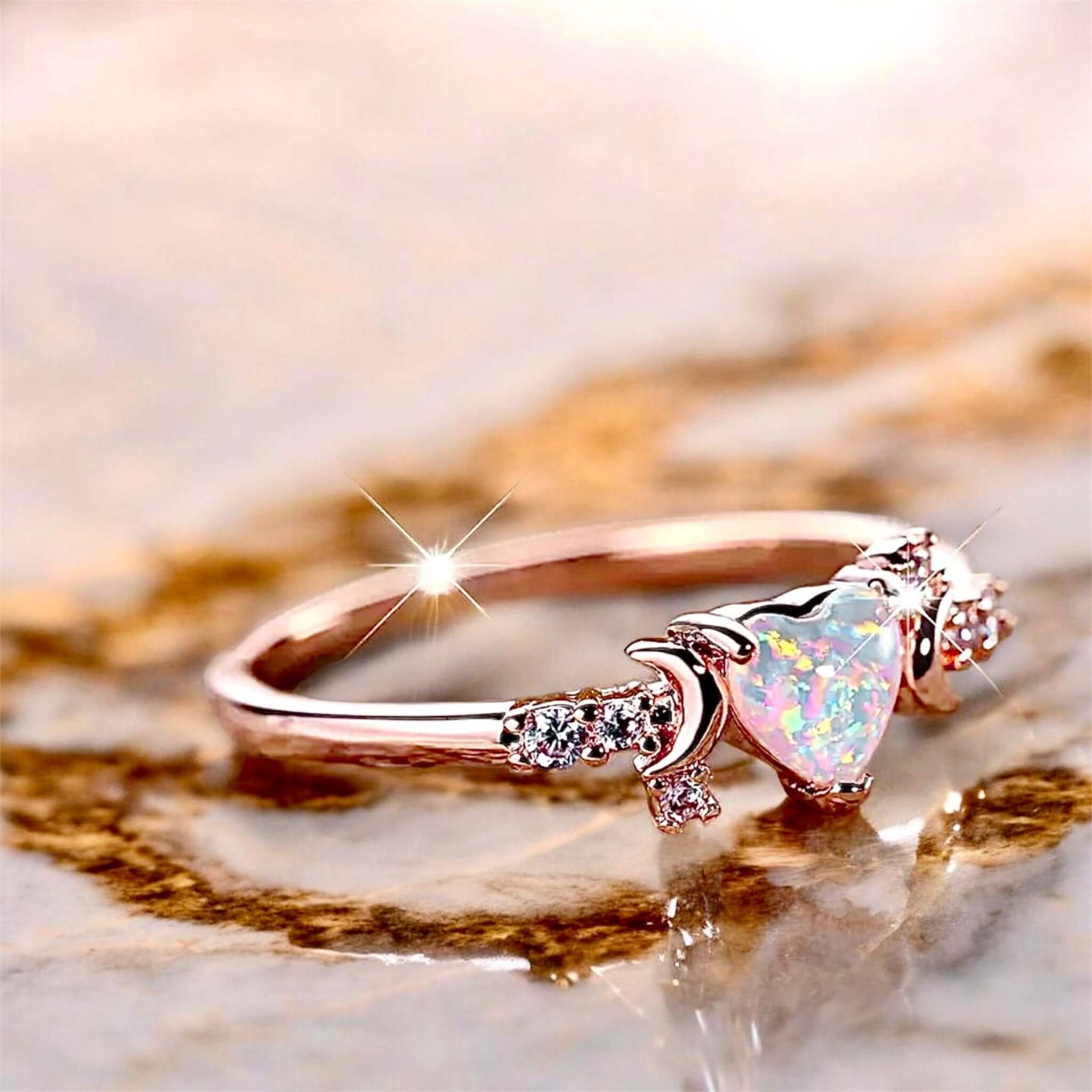Opal in Herzform – Ring für romantische Akzente
