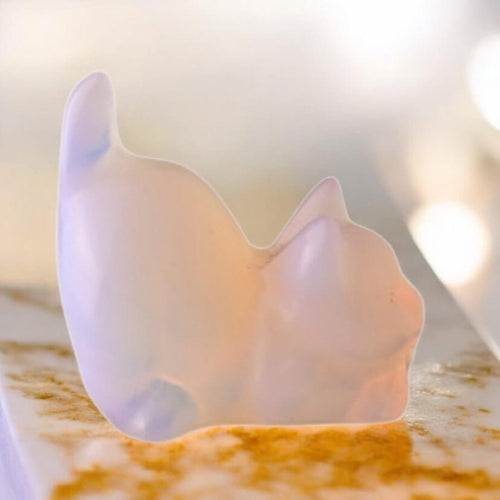 Rosa Opalit Katze – Sanfte Naturfigur mit bezaubernder Ausstrahlung