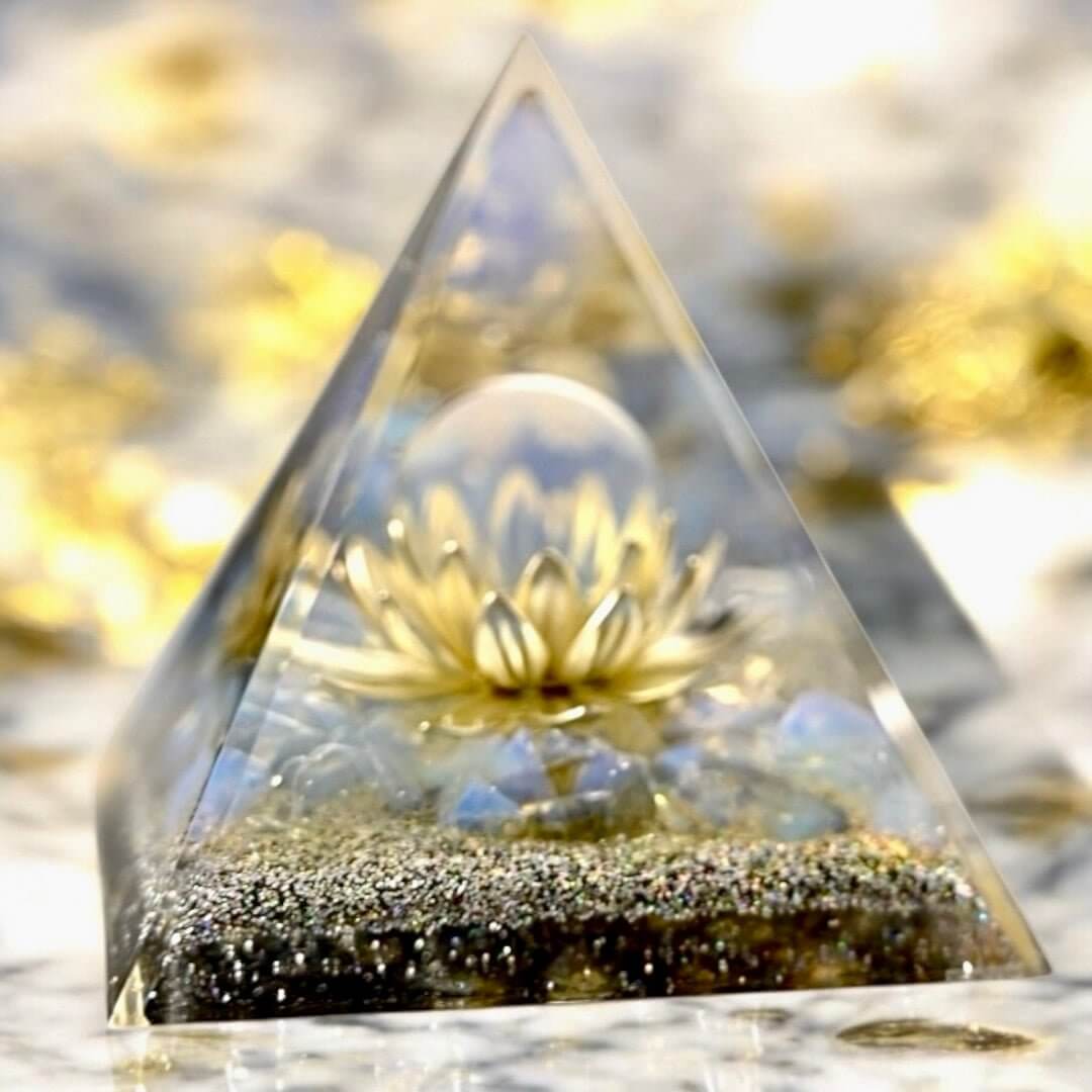 Wunderschöne Opalit Orgonit Pyramide