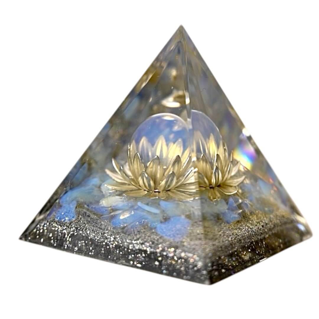 Wunderschöne Opalit Orgonit Pyramide