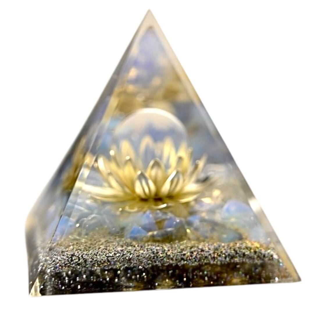 Wunderschöne Opalit Orgonit Pyramide
