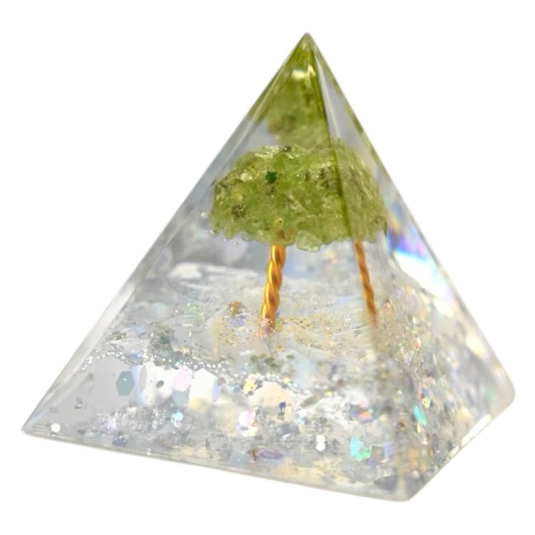 Wunderschöne Orgonit Pyramide mit Baum