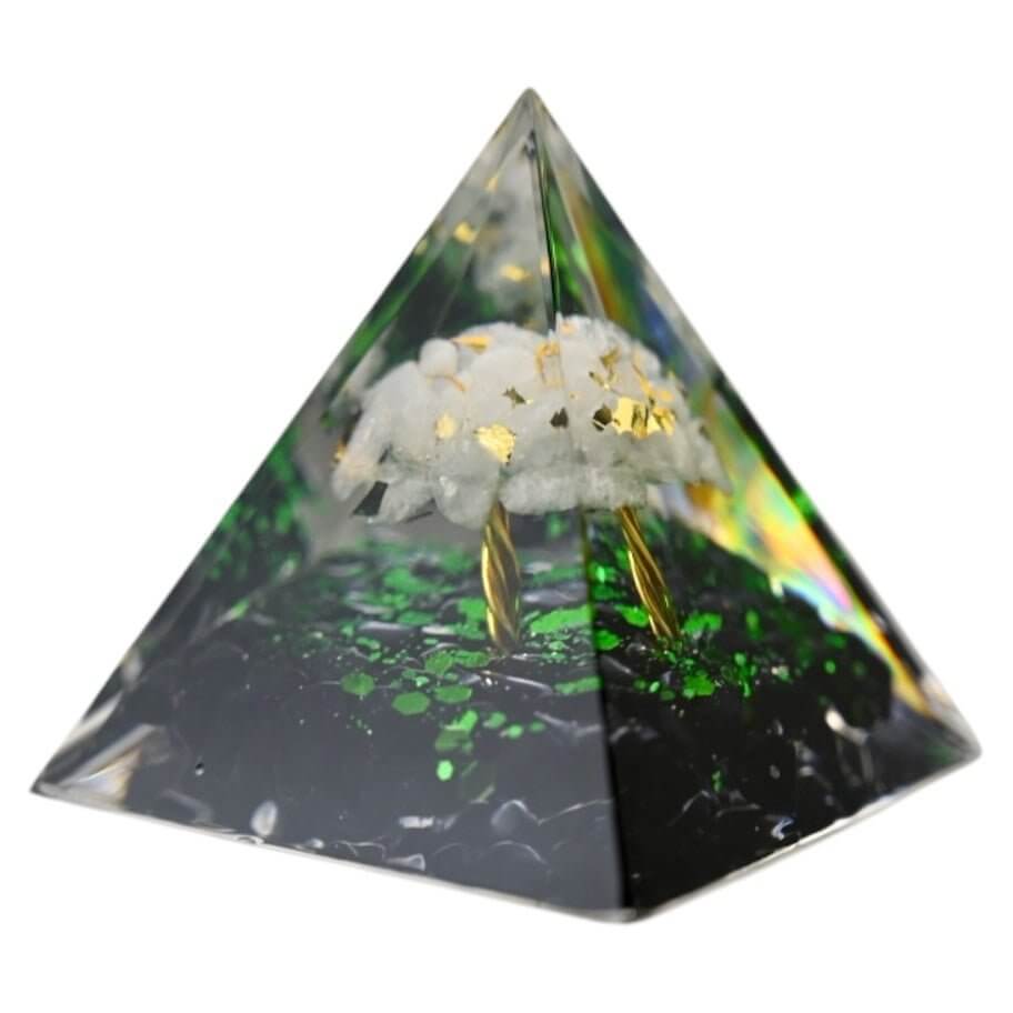 Wunderschöne Orgonit Pyramide mit Baum