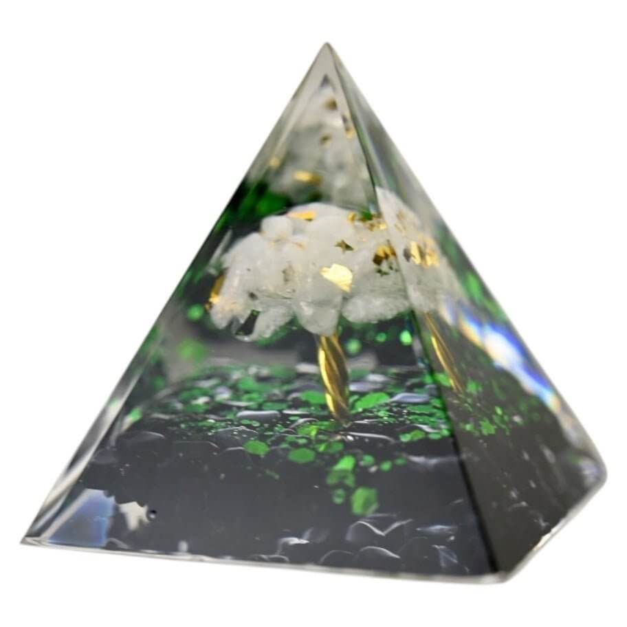 Wunderschöne Orgonit Pyramide mit Baum