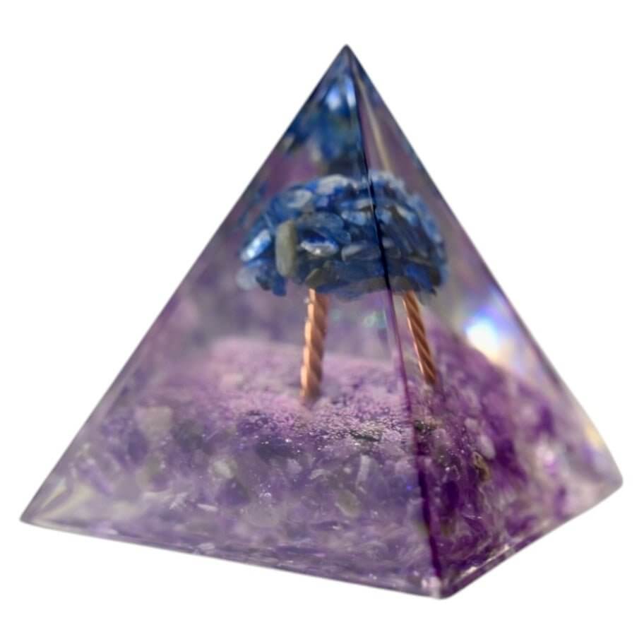 Wunderschöne Orgonit Pyramide mit Baum - sanfte Kraft