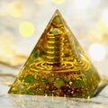 Große Orgonit Pyramide mit Kupferspiralen - Gebündeltes Glück