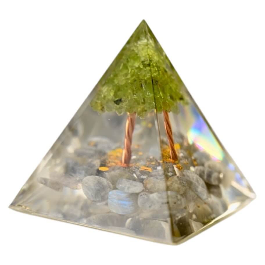 Wunderschöne Orgonit Pyramide mit Baum