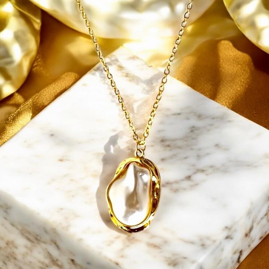 Goldene Kette mit Perlen-Anhänger – zeitloses Schmuckstück für Eleganz und Stil
