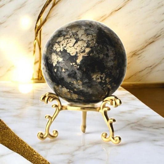 Glänzende Pyrit-Kugel – natürliches Highlight für Fokus und Erfolg