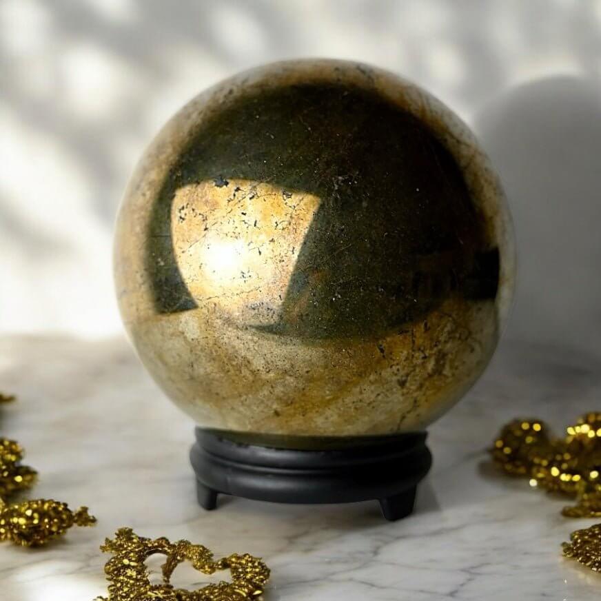 Riesige Pyrit Kugel – kraftvoller Stein für Reichtum, Tatkraft und positive Manifestation