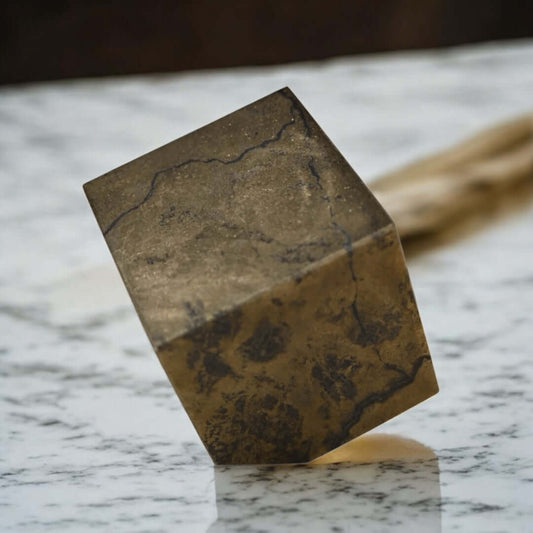 1 Majestätischer Pyrit Würfel – Metallisches Einrichtungshighlight
