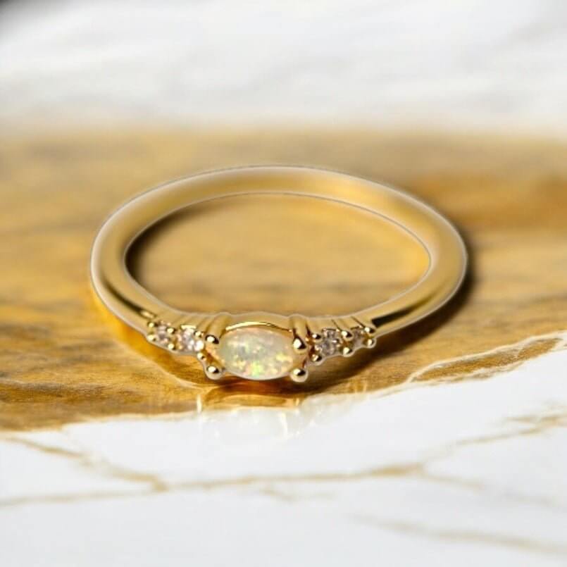 Zarter Ring in Gold mit Opalit – elegantes Schmuckstück für dezente Akzente