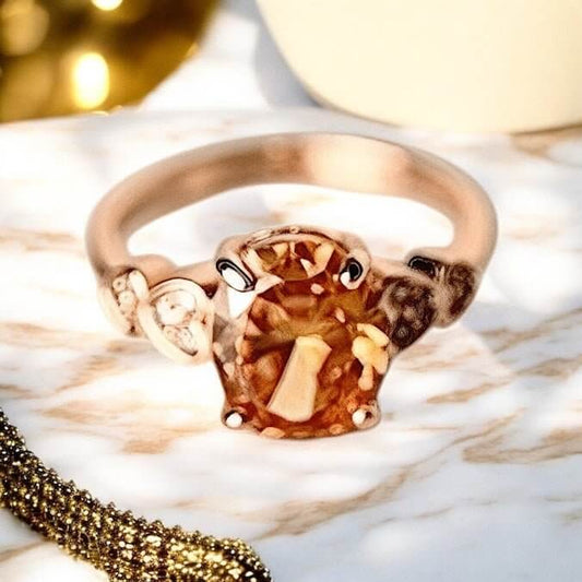 Eleganter Ring in Roségold mit strahlendem Stein in warmen Nuancen – ausdrucksstarkes Schmuckstück