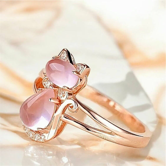 Feiner Ring in Roségold mit rosa Katze – elegantes Highlight für verspielte Eleganz