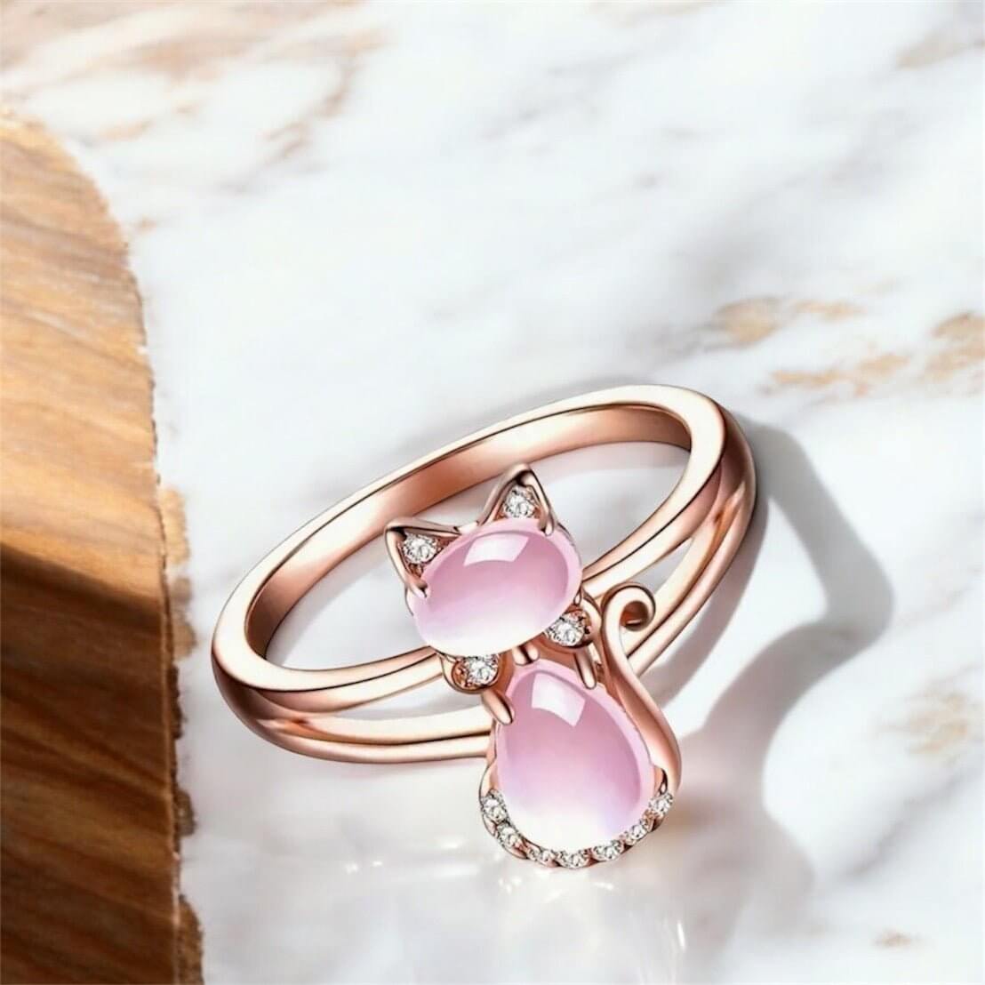 Feiner Ring in Roségold mit rosa Katze – elegantes Highlight für verspielte Eleganz