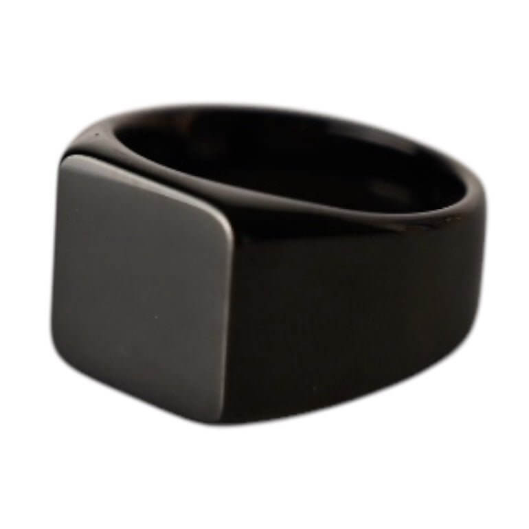 Quadratischer Ring in Schwarz – elegantes Schmuckstück für markante Akzente
