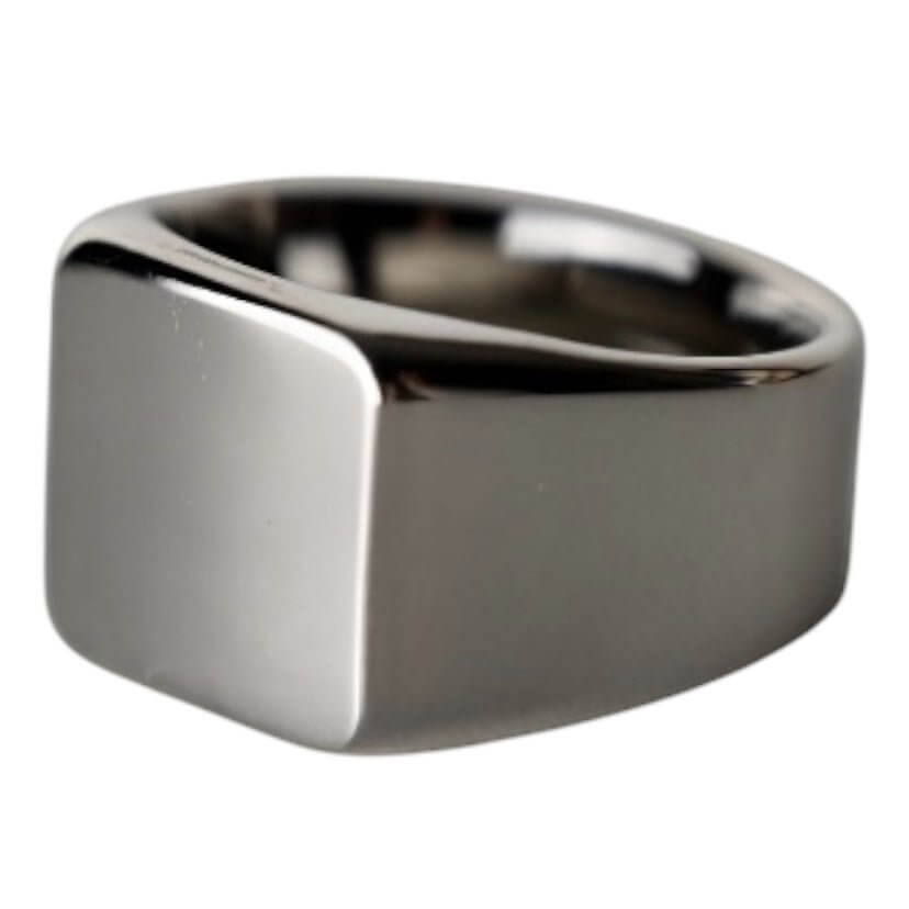 Quadratischer Ring in Silber – elegantes Schmuckstück für markante Akzente