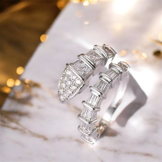 Offener Ring in Silber mit Gürtel-Design – elegantes Highlight für kreative Akzente