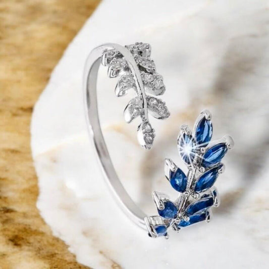 Silberner Ring mit Blatt-Design in Dunkelblau – elegantes Schmuckstück für charmante Präsenz