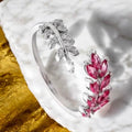 Silberner Ring mit Blatt-Design in Rot – elegantes Schmuckstück für charmante Präsenz