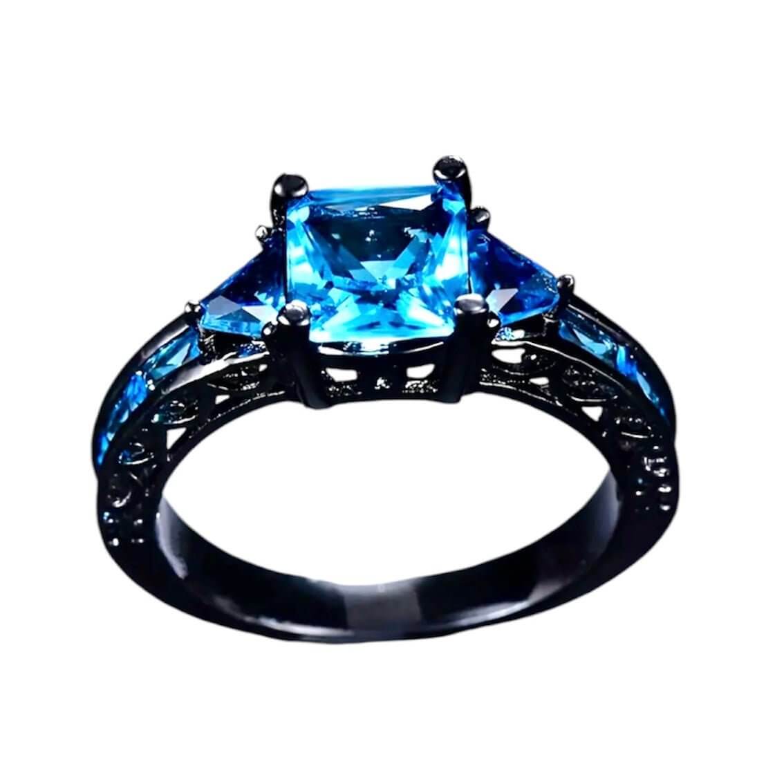 Ring in Silber mit quadratischem funkelnden blauen Steinen