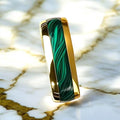 Goldener Ring mit Malachit-Grün-Design – elegantes Schmuckstück für ausdrucksstarke Akzente