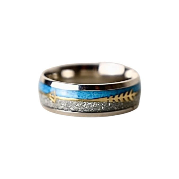 Silberner Ring mit blau Pfeil-Design – dekoratives Accessoire für markanten Look
