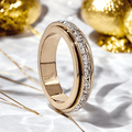 Roségoldener Band-Ring mit drehbarem Design – stilvolles Highlight für funkelnde Eleganz